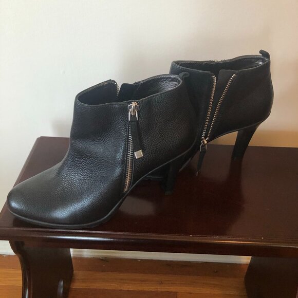 Tahari Shoes - TAHARI Terry Black Pebbled Leather Zipper High-Heeled Ankle Boots Booties 8M